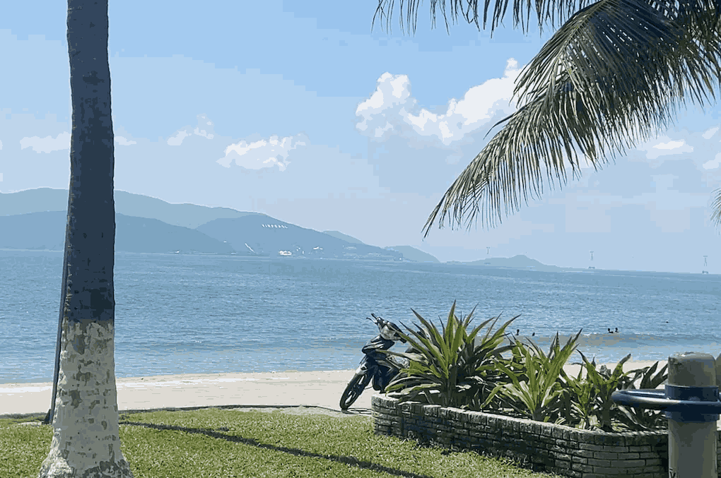 📍 Vị trí đắc địa: Trên đường Trần Phú, cách biển chỉ vài bước chân